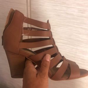 🤎Steve Madden Size 9 Plats Zip backs Dk Tan/Brown